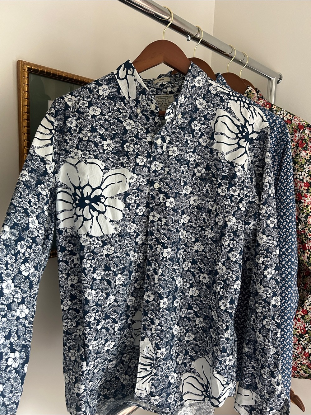 Men's L Navy and White Floral Button-Down slim untucked Shirt